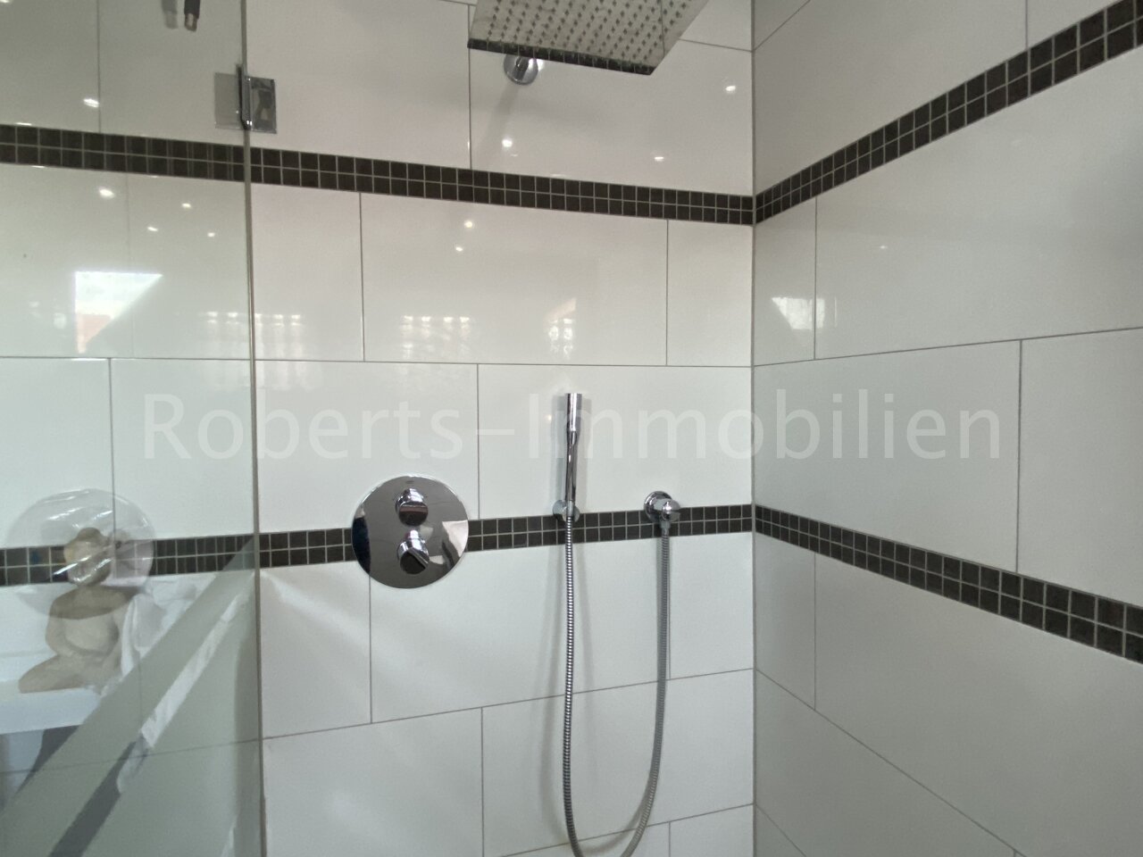 schönes Wohnen in St. Tönis + Reihenendhaus mit Carport und Stellplätzen +