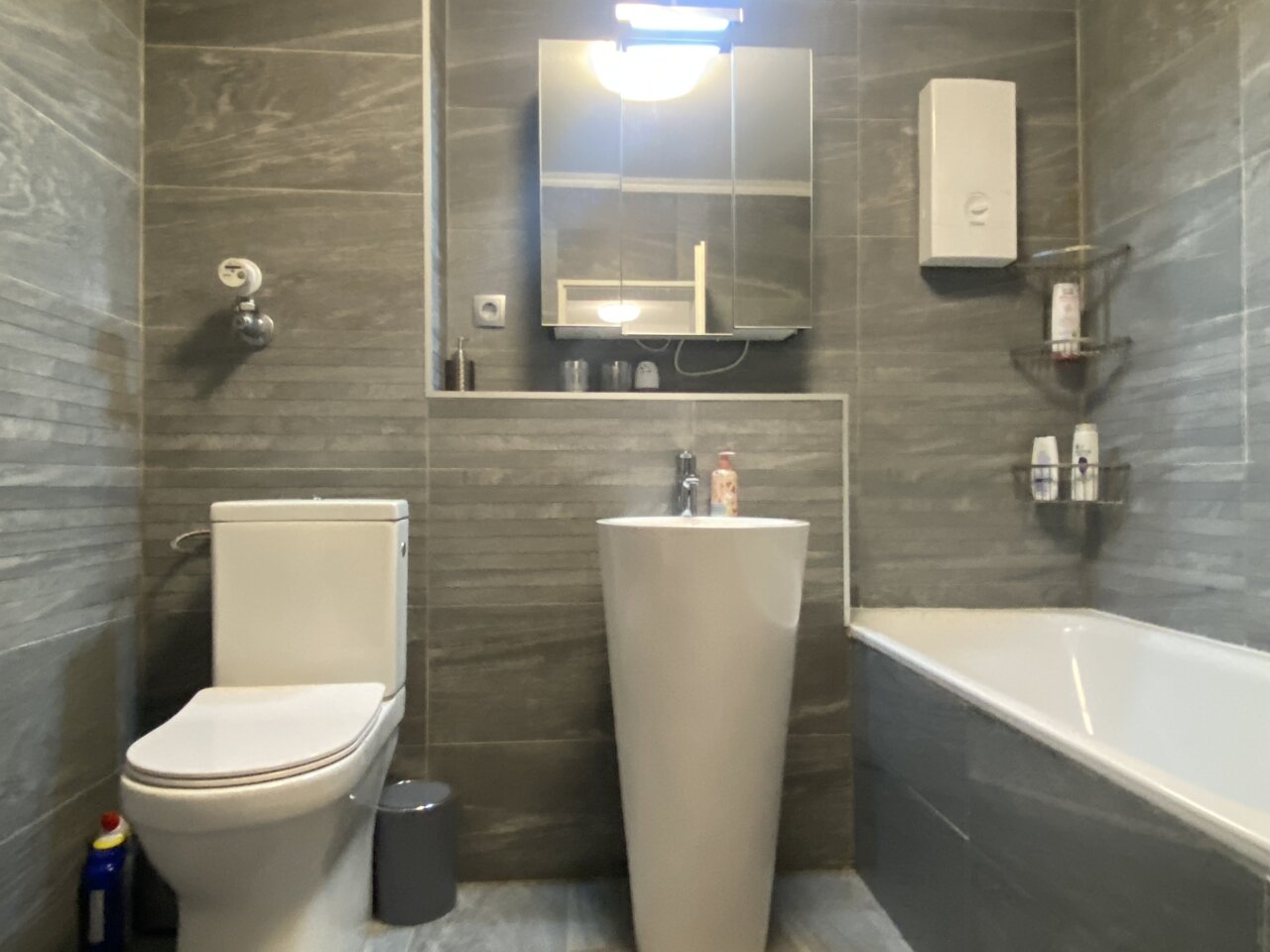 nähe Maria Hilf ++ sehr schön sanierte 2 Zimmer Wohnung mit Garage