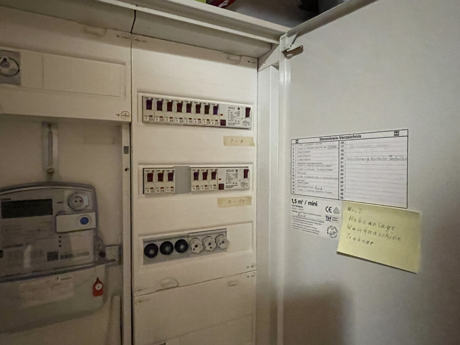 Schicksbaum! solides Reihenendhaus mit sparsamer Heizung und 2 Garagen