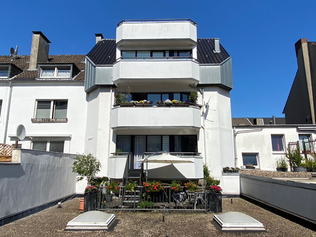 Krefeld: Krefeld nähe Fußgängerzone!: sehr attraktive 4 ZKDB Balkon und sonniger Dachterrasse   Krefeld: Krefeld nähe Fußgängerzone!: sehr attraktive 4 ZKDB Balkon und sonniger Dachterrasse