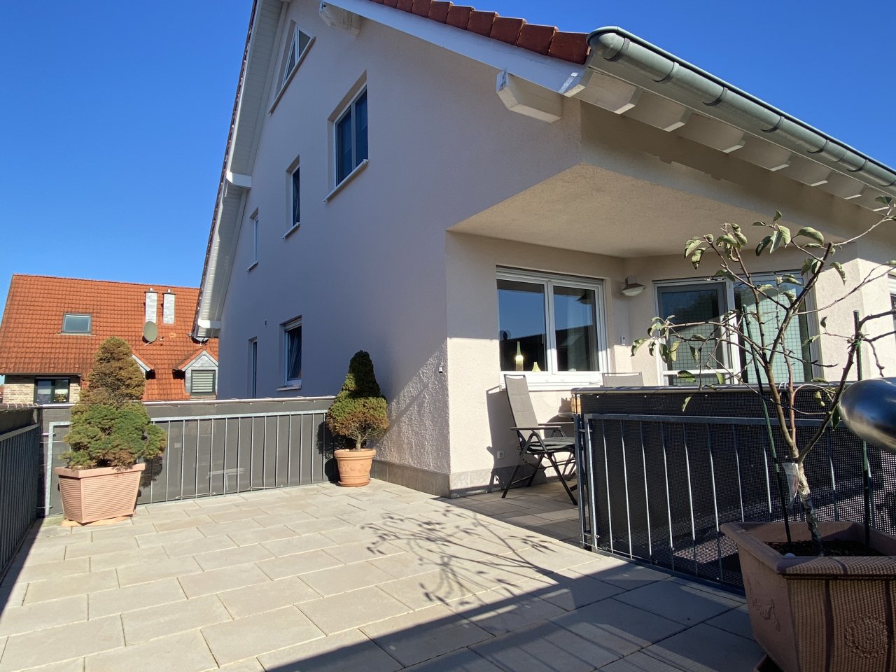 Krefeld: Krefeld Schicksbaum:  Eine Wohnung wie ein Haus ! Mit Sonnenterrasse, Garage und Stellplatz++  Krefeld: Krefeld Schicksbaum:  Eine Wohnung wie ein Haus ! Mit Sonnenterrasse, Garage und Stellplatz++
