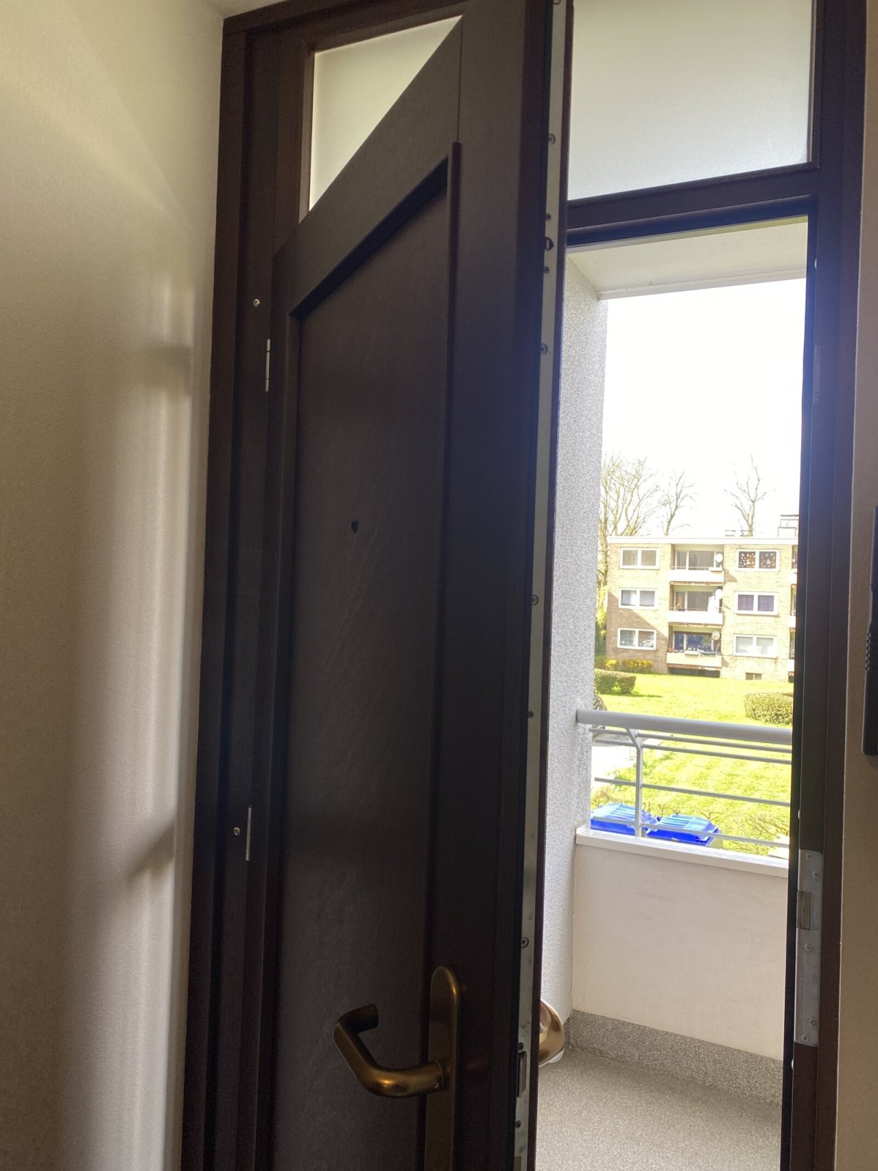 Eingangstür Wohnung ist erneuert Eingangstür Wohnung ist erneuert