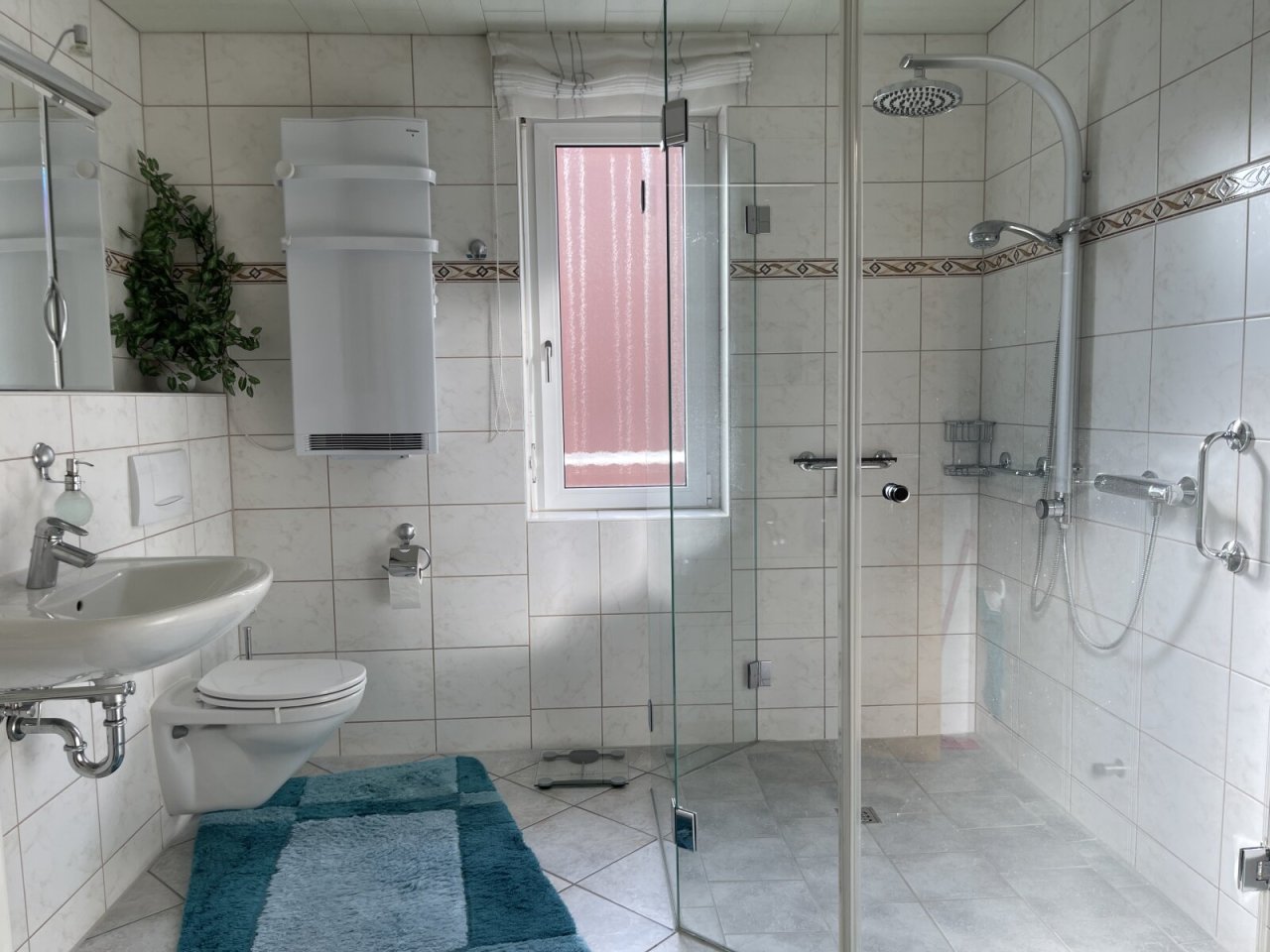 Badezimmer im OG Badezimmer im OG