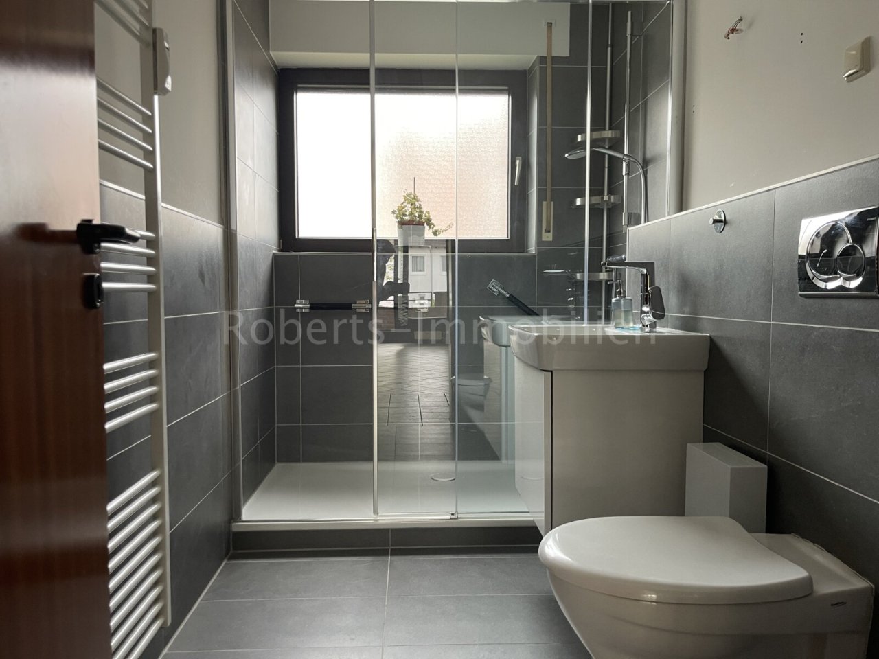 modernes Badezimmer modernes Badezimmer